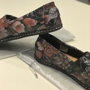 TOMS Women’s Classic Slip On Shoe